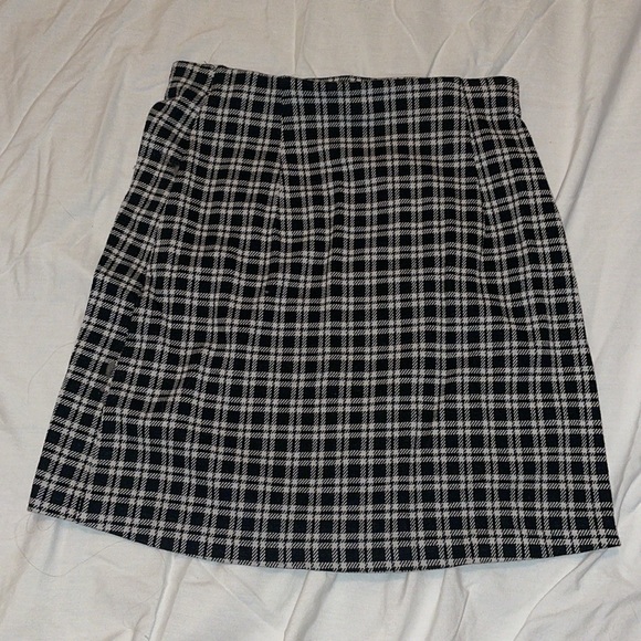 Divided by H&M | Plaid mini skirt | Size US XS - Picture 2 of 3